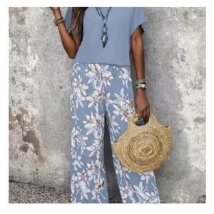 NEW - Light Blue Floral Women's 2pcs matching set. Size L